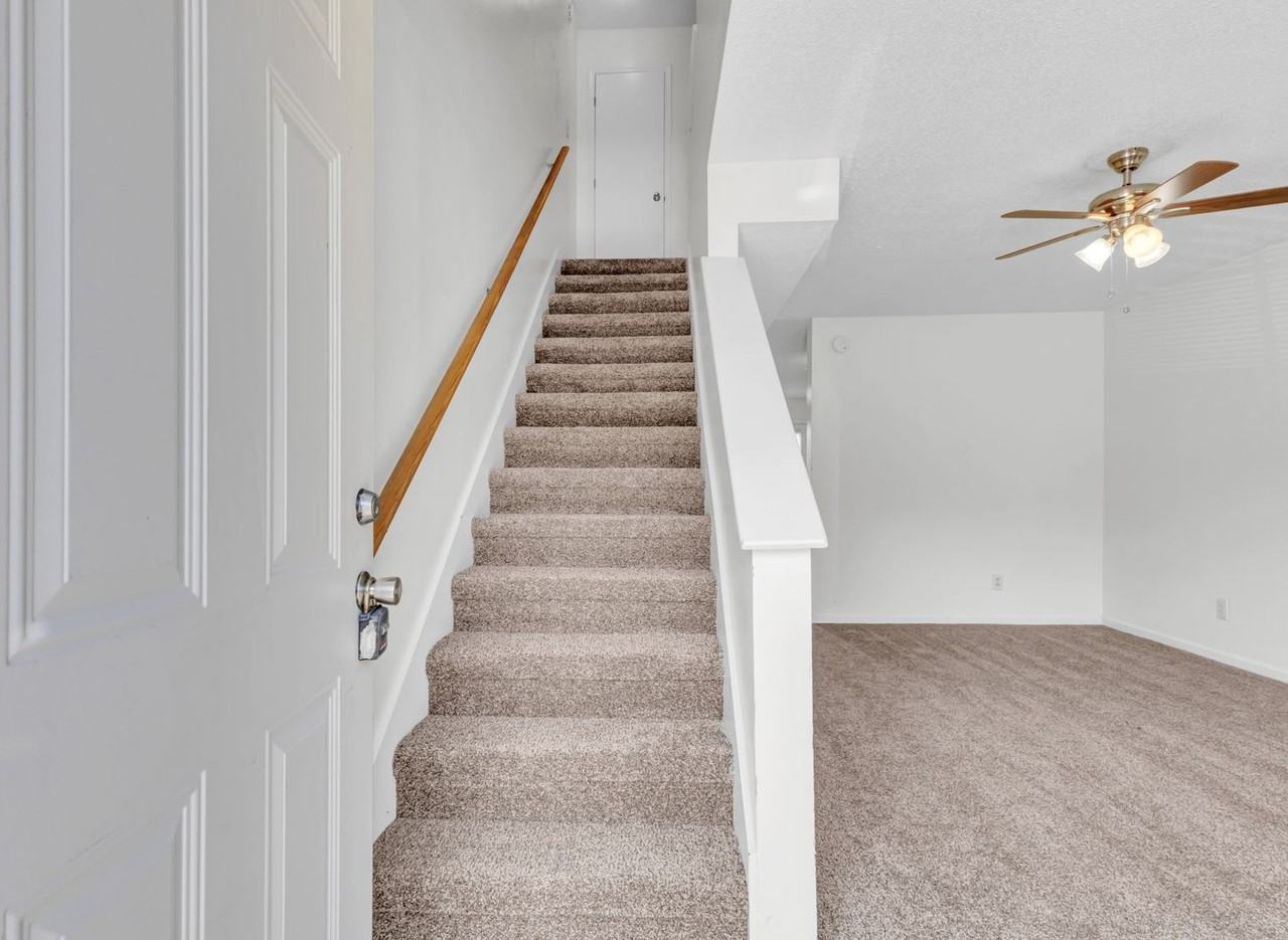 289C Stateline Rd - Photo 2 of 16