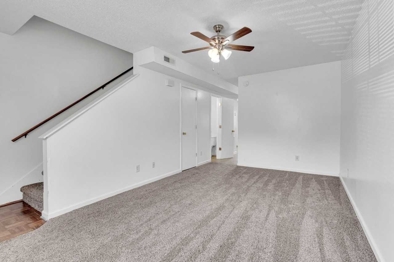 289C Stateline Rd - Photo 3 of 16