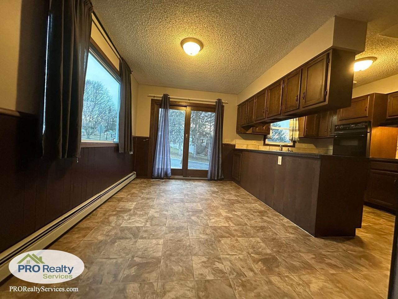 911 2nd Ave S - Photo 3 of 21