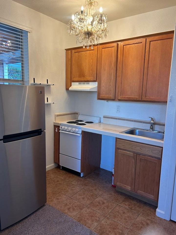 4654 Summerhays Pl - Photo 4 of 10