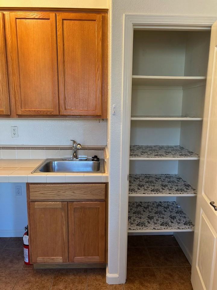 4654 Summerhays Pl - Photo 6 of 10