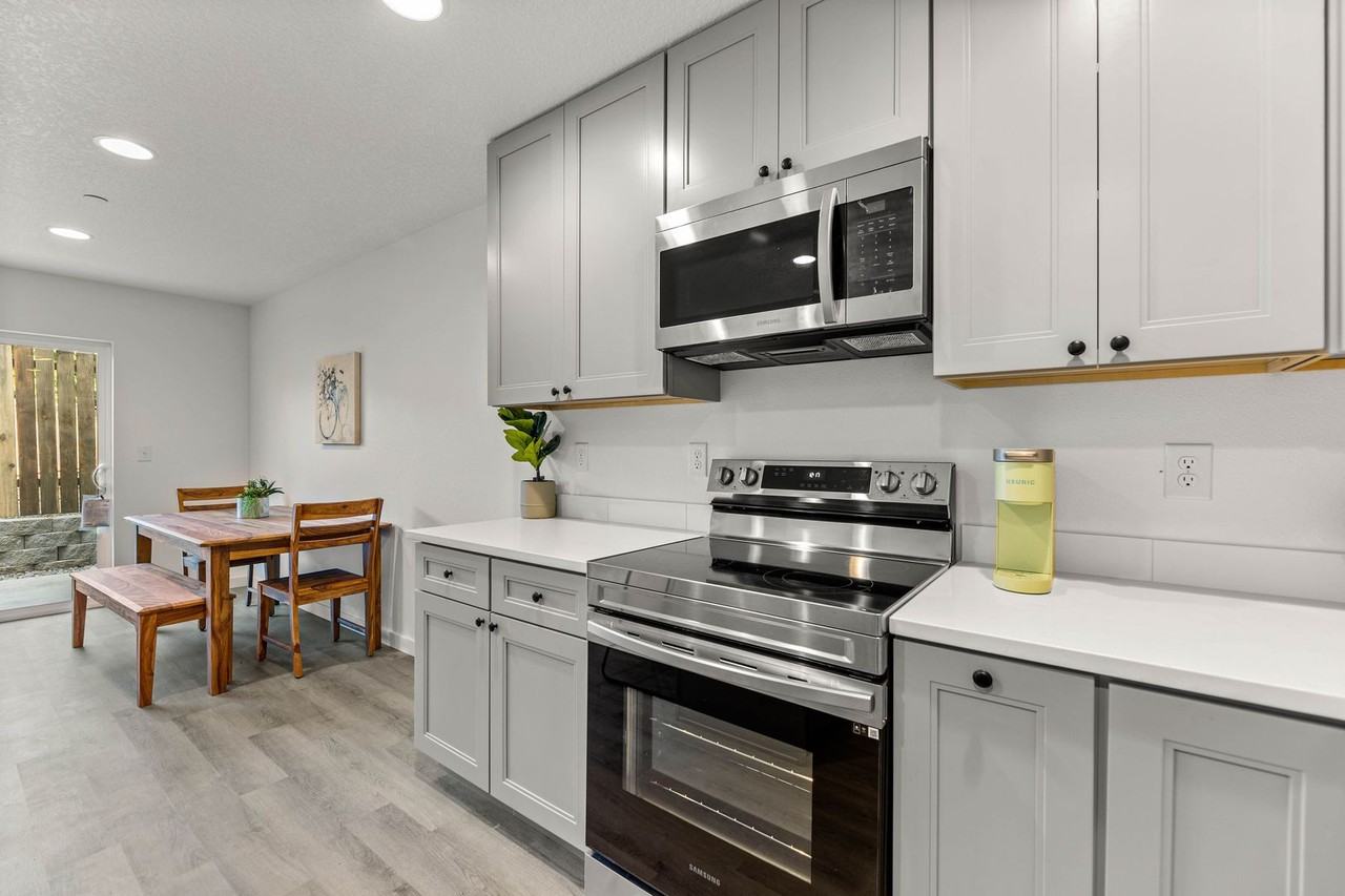 13723 Ne 30th Ave - Photo 3 of 10