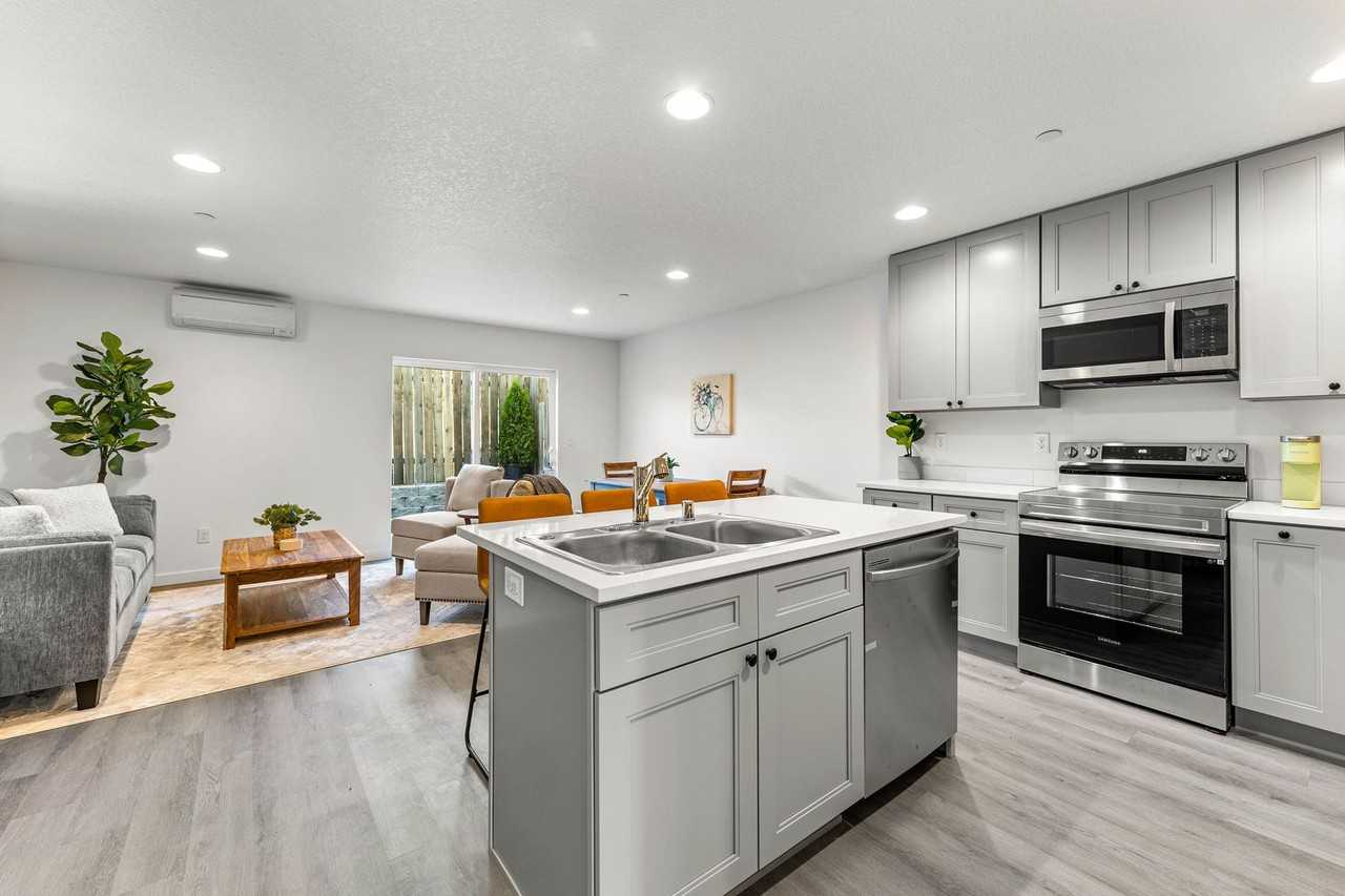 13723 Ne 30th Ave - Photo 6 of 10