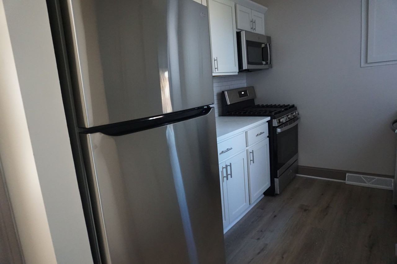 1110-1112 Sheffield Street - Photo 5 of 32