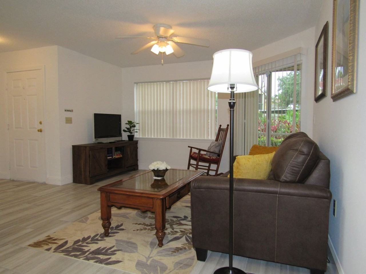 12640 Equestrian Cir - Photo 3 of 21