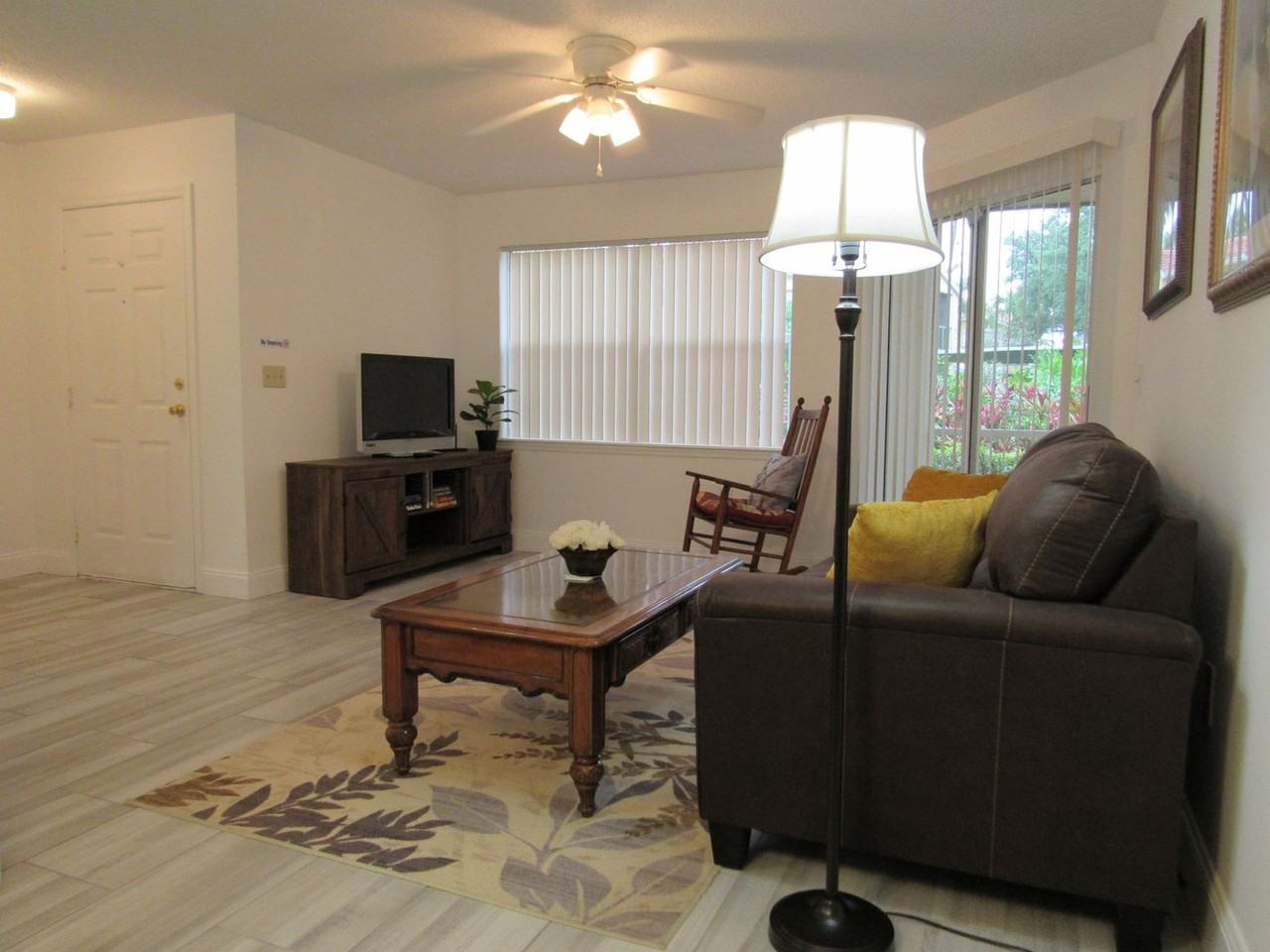 12640 Equestrian Cir - Photo 4 of 21