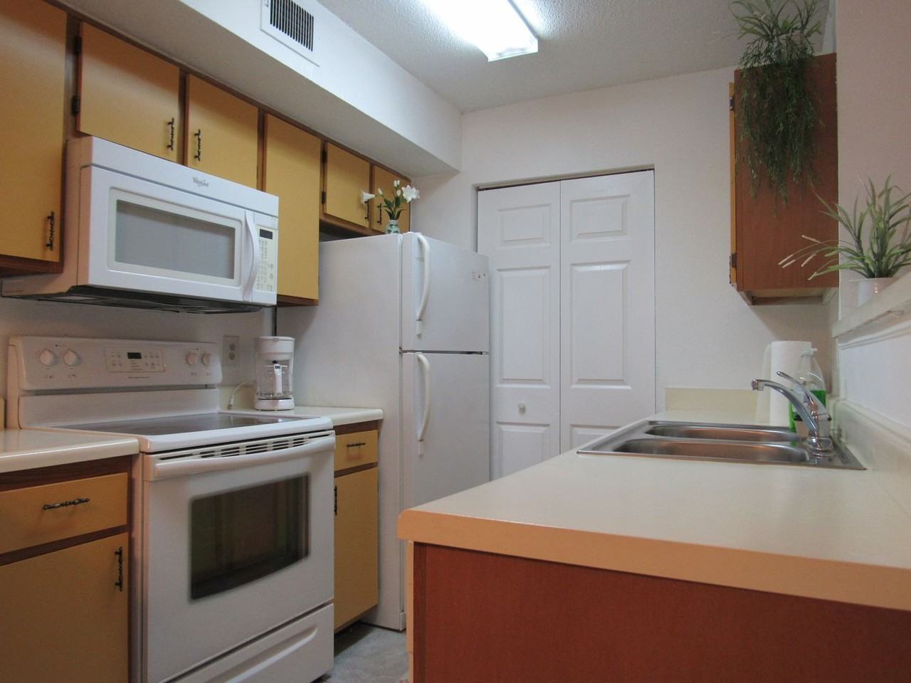 12640 Equestrian Cir - Photo 6 of 21