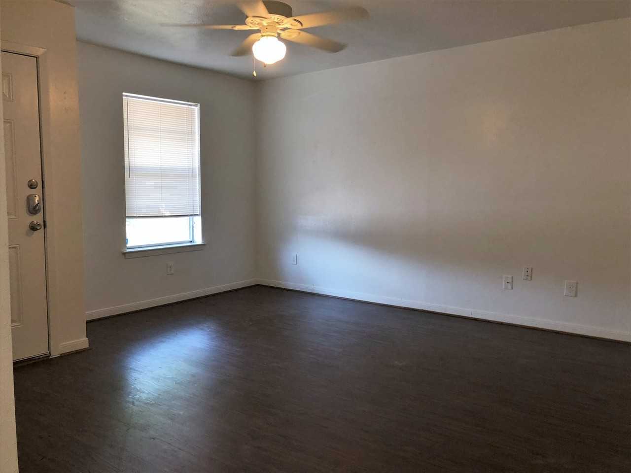 3603A Mahan St - Photo 4 of 9