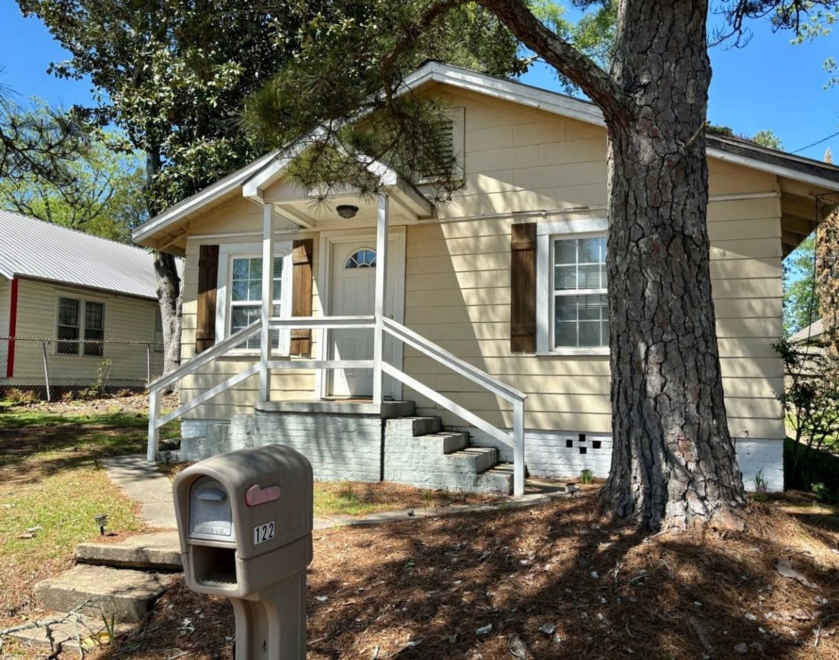 122 Smith St - Photo 2 of 2