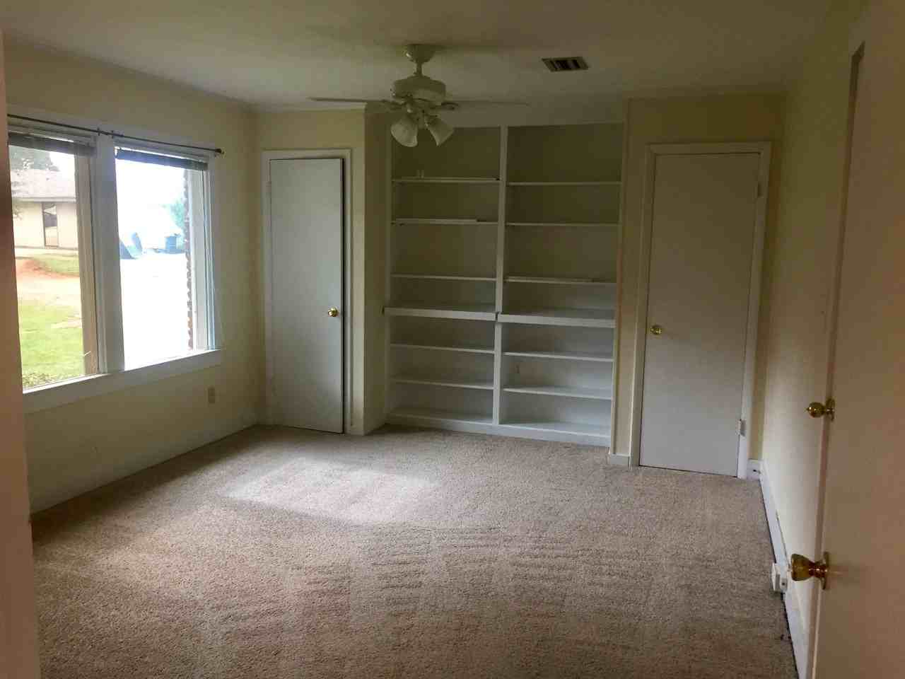 108 Camellia St - Photo 3 of 7