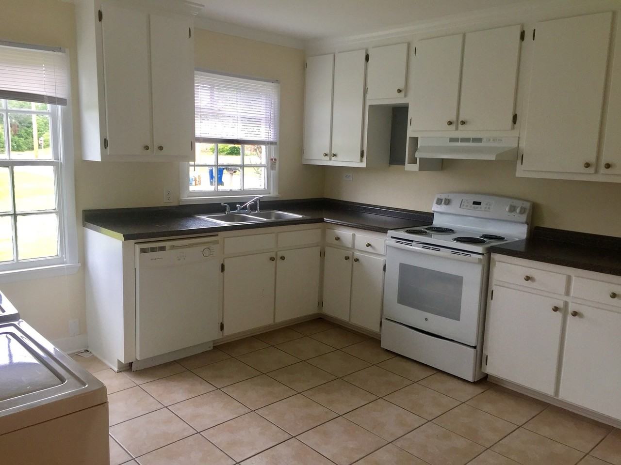 108 Camellia St - Photo 4 of 7