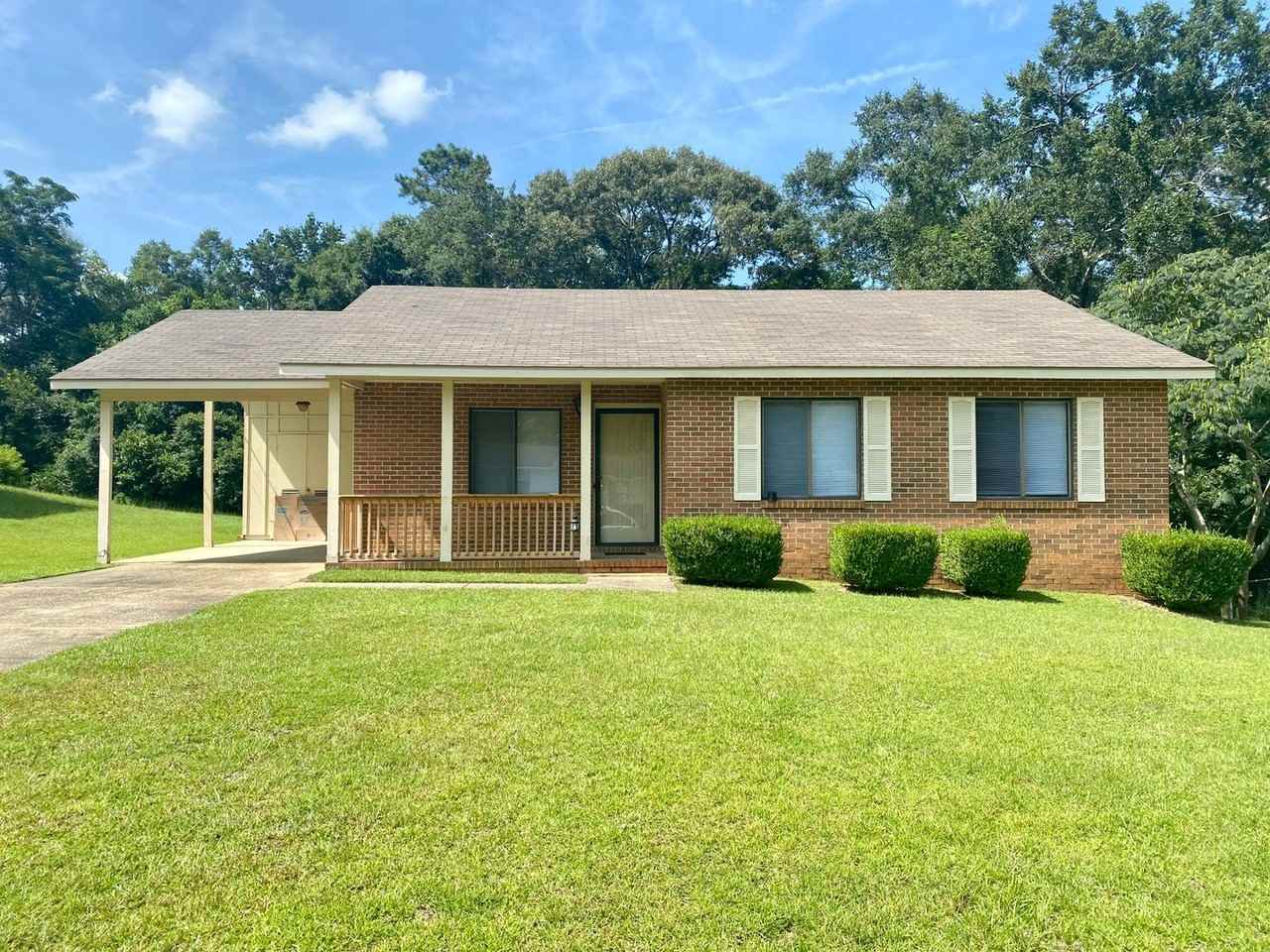 102 Thomas Cir - Photo 2 of 12