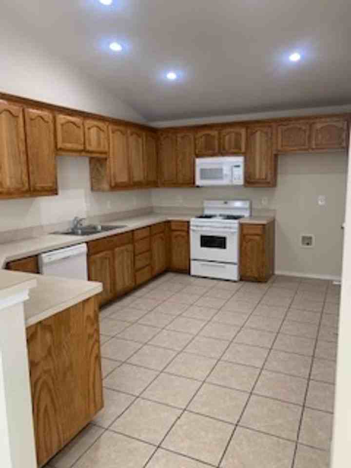 6341 Geneva Ln - Photo 5 of 14