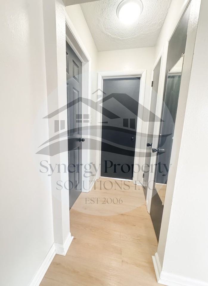 467 Collins Dr - Photo 6 of 11