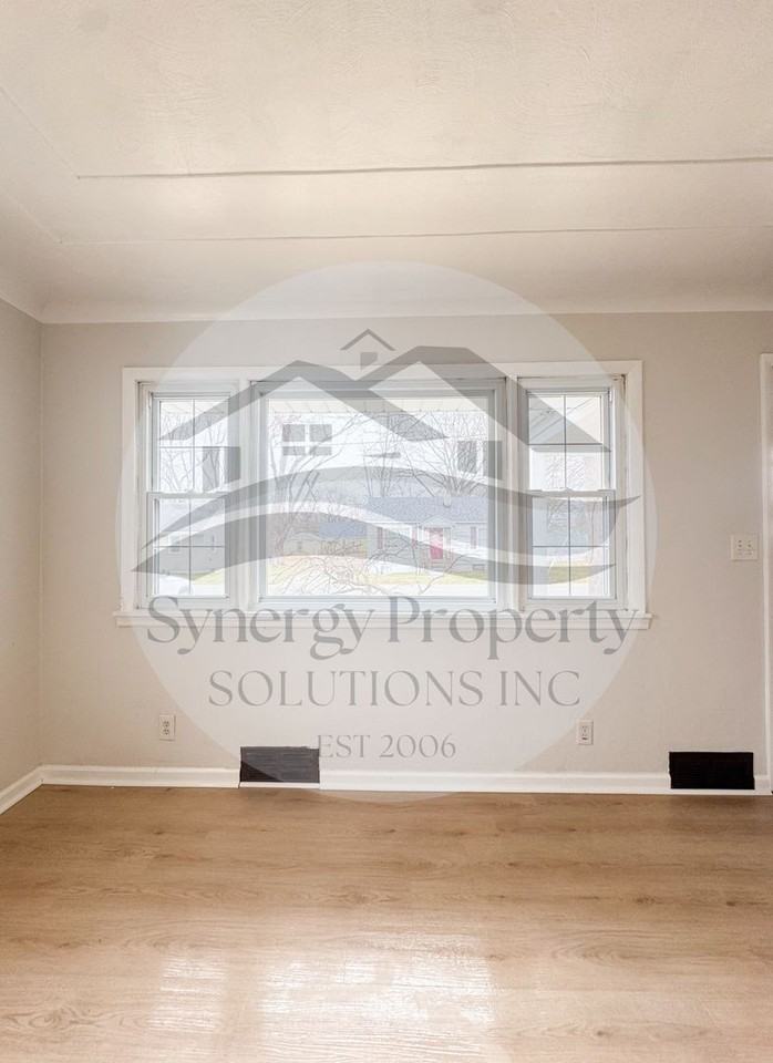 467 Collins Dr - Photo 7 of 11