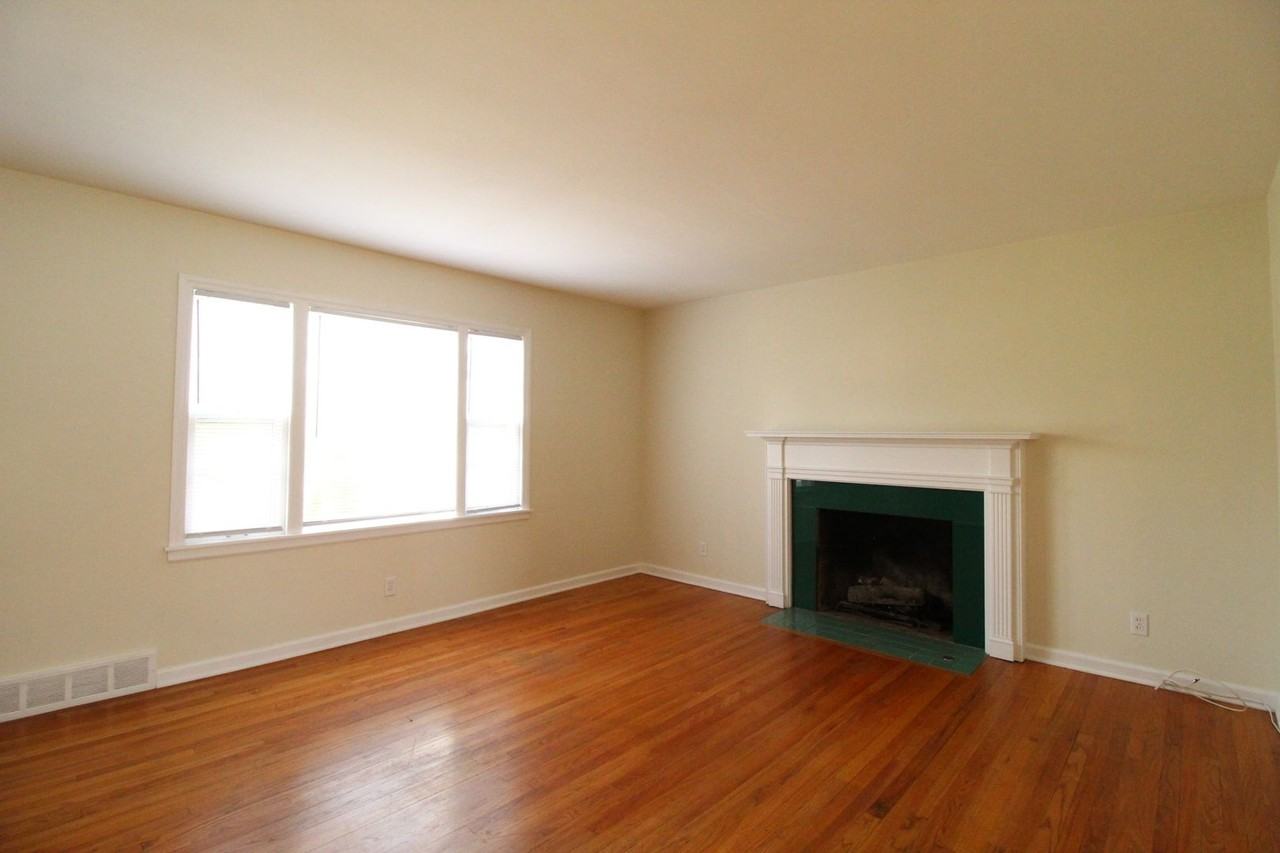 5737 Dearborn St - Photo 2 of 12