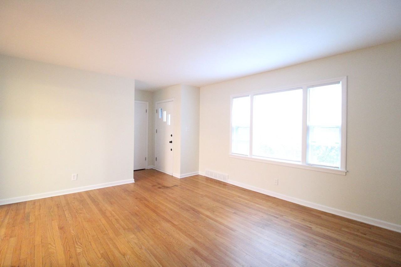 5737 Dearborn St - Photo 3 of 12