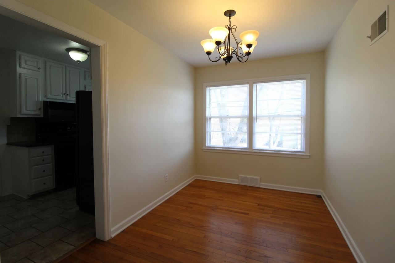 5737 Dearborn St - Photo 5 of 12