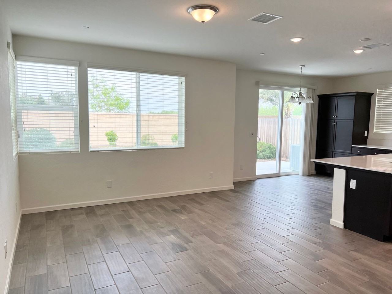 2062 N Perry Ln - Photo 4 of 19