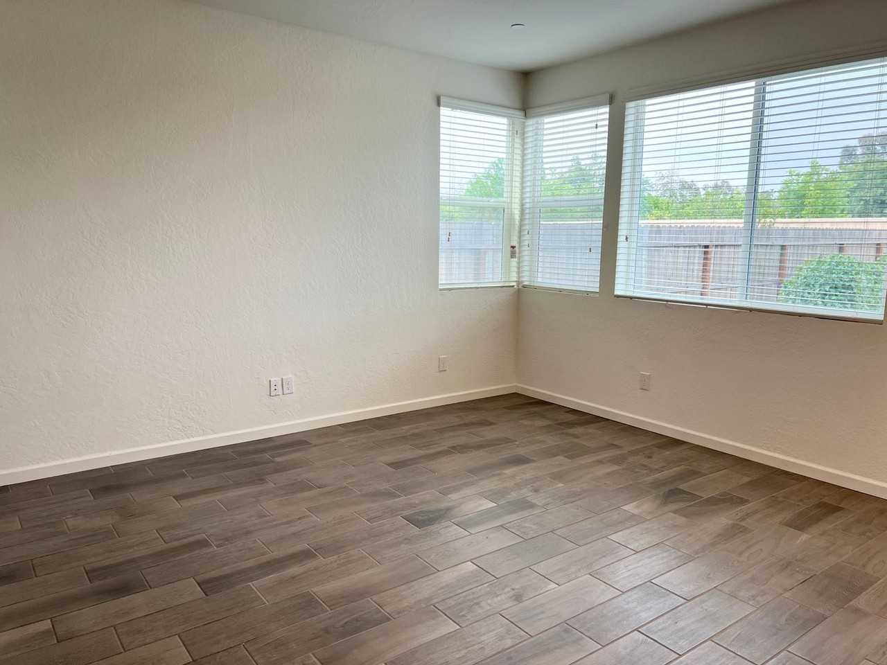 2062 N Perry Ln - Photo 5 of 19