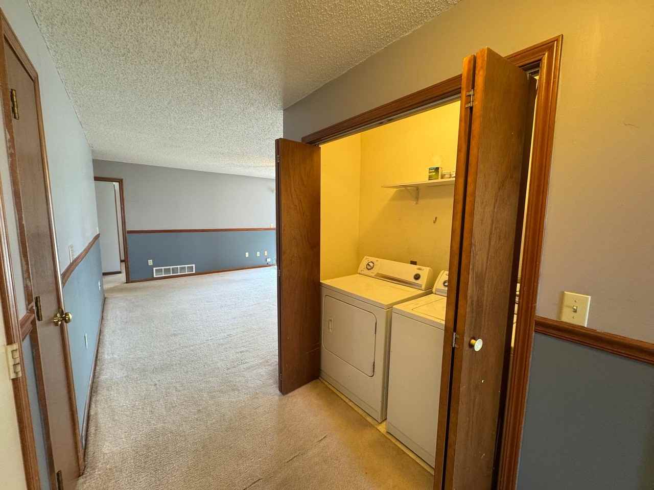 1006 Foxridge Dr - Photo 4 of 18