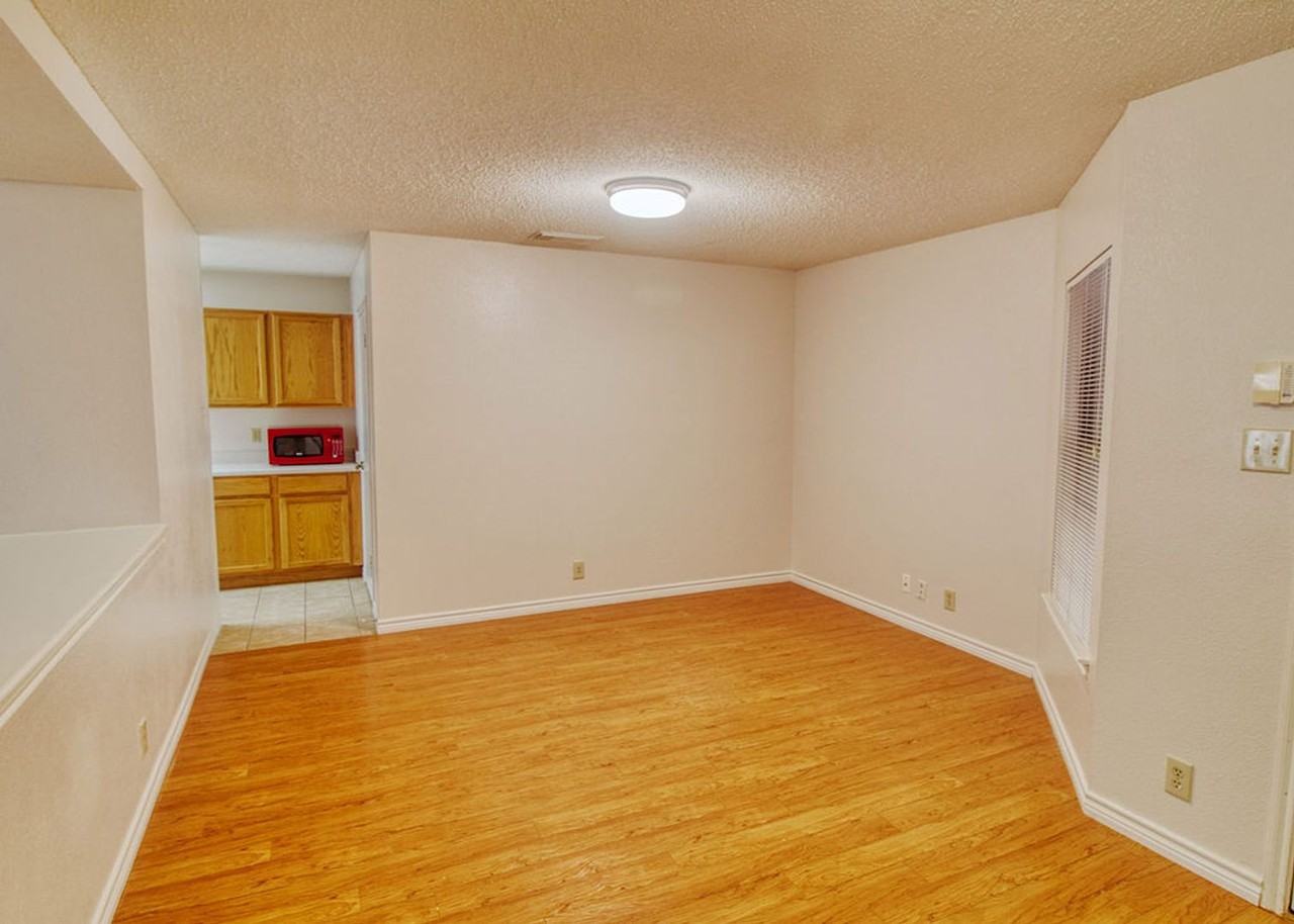 13911 Edge Point Dr - Photo 4 of 15