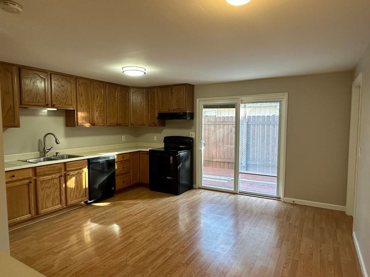 398 Nw 183rd Ave - Photo 6 of 22