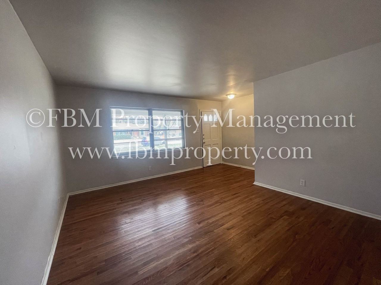 214 Pensacola Ave - Photo 3 of 16