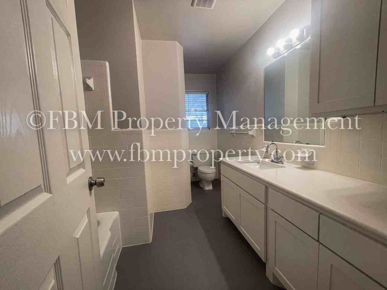 214 Pensacola Ave - Photo 7 of 16