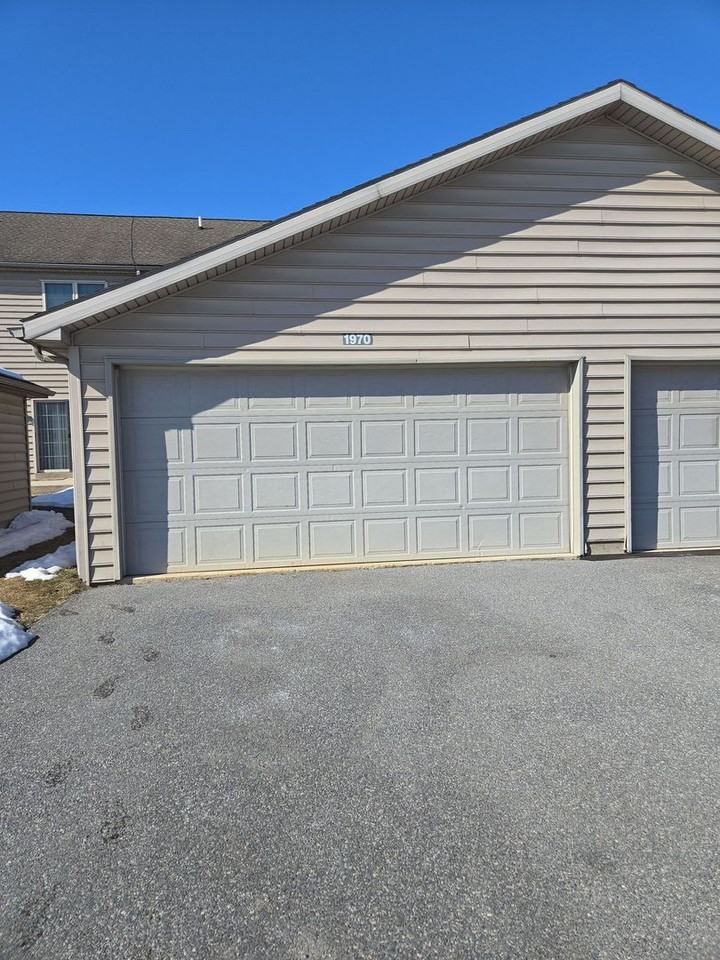 1970 Ashley Dr - Photo 2 of 7