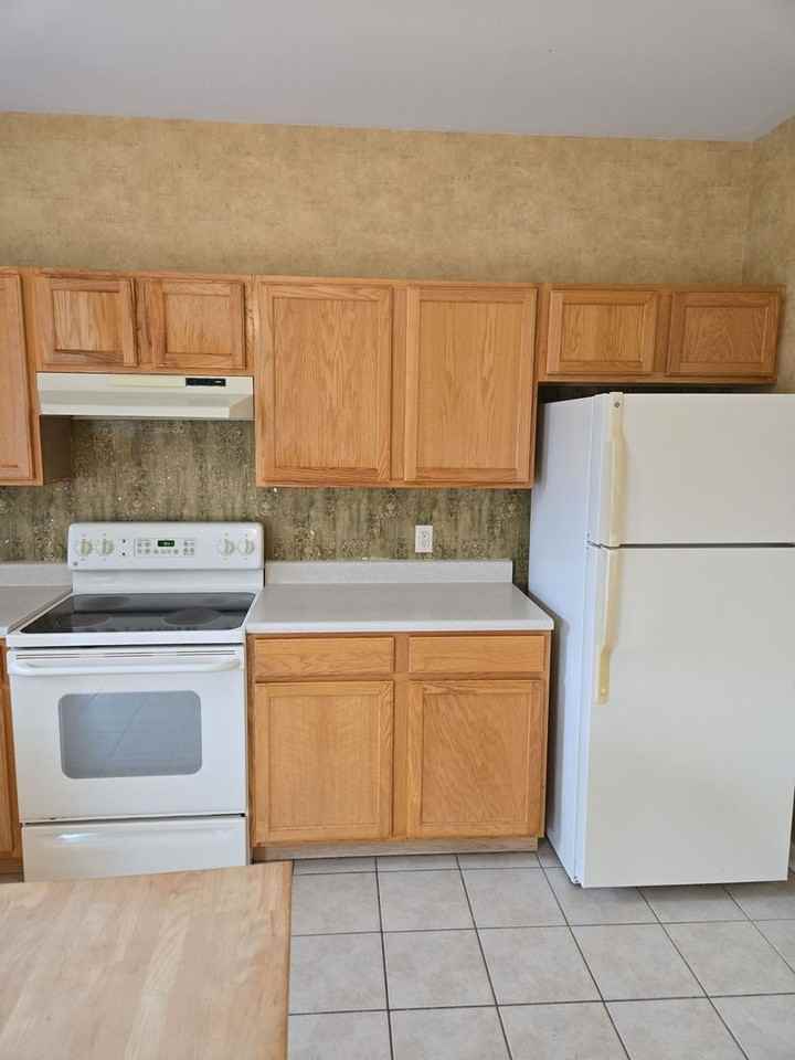 1970 Ashley Dr - Photo 3 of 7