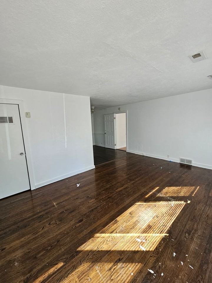 11410 Palmer Ave - Photo 3 of 23