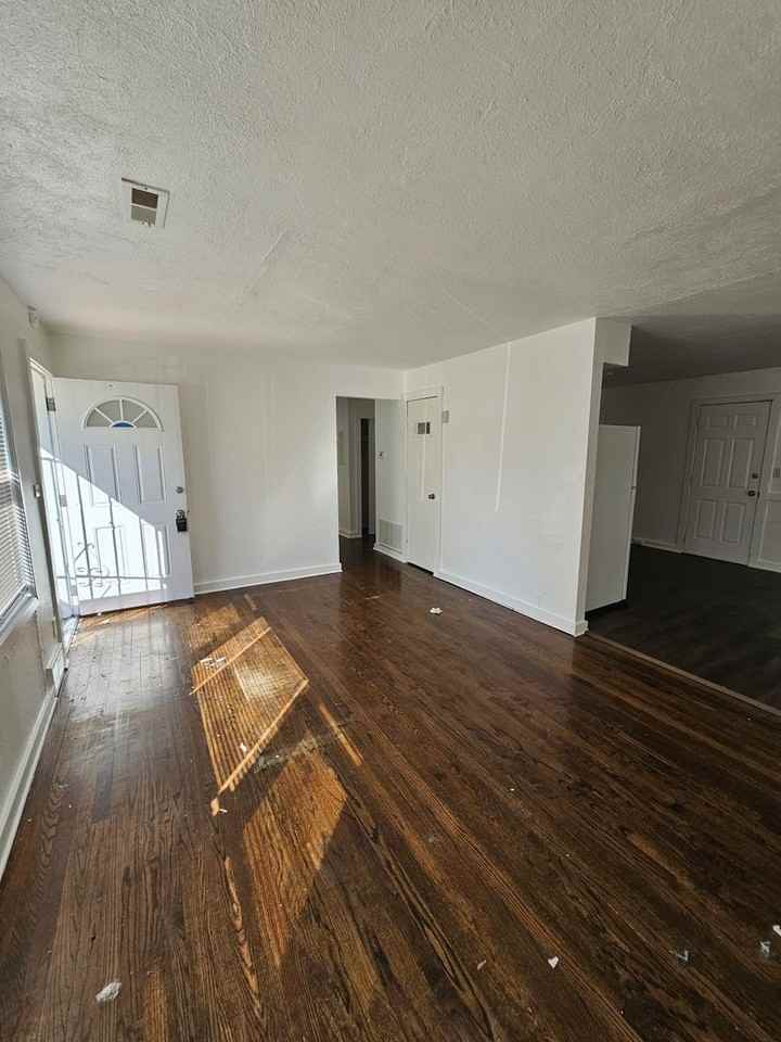 11410 Palmer Ave - Photo 4 of 23