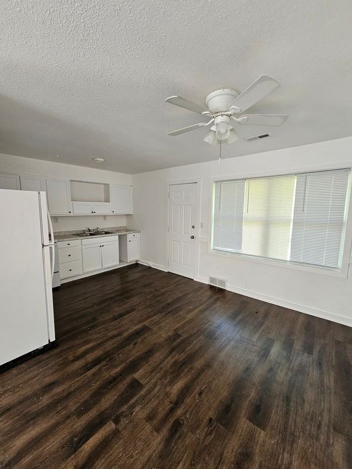 11410 Palmer Ave - Photo 6 of 23