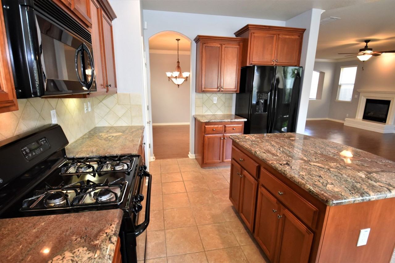 3303 Southerland Rd - Photo 4 of 47