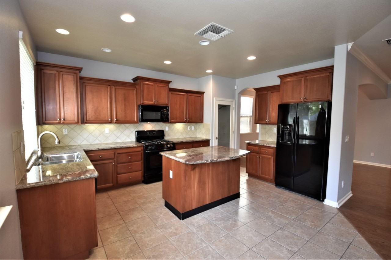 3303 Southerland Rd - Photo 5 of 47