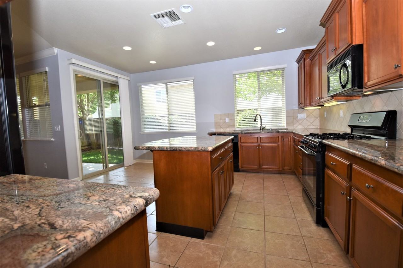 3303 Southerland Rd - Photo 7 of 47