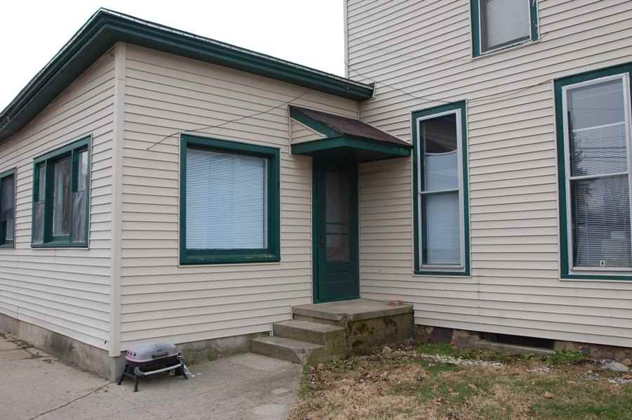 112 E Van Buren St #3