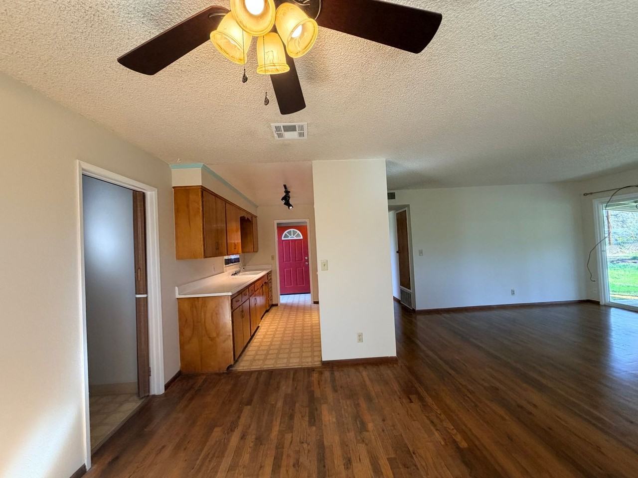 4881 Goodwater Ave - Photo 4 of 29