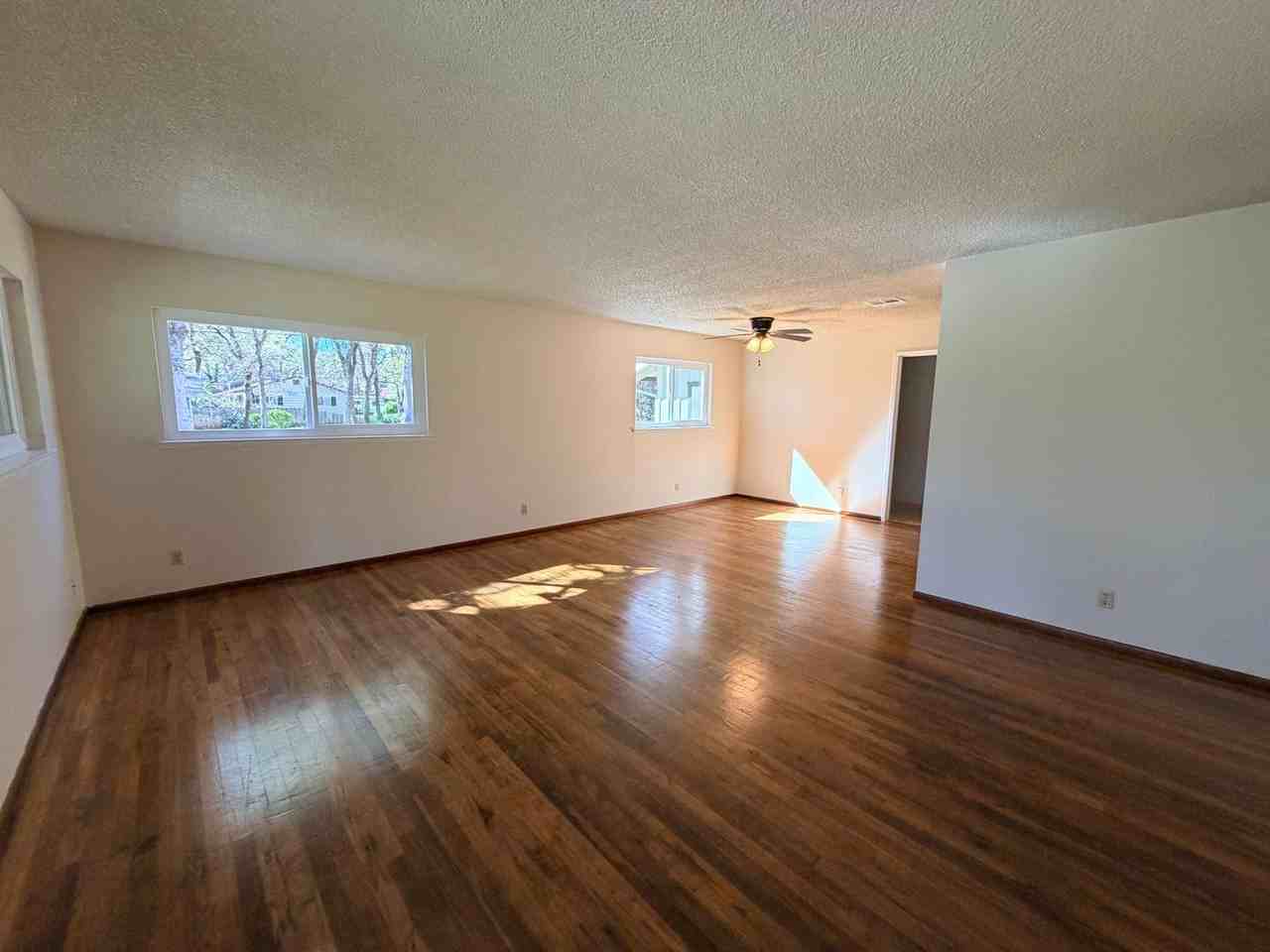 4881 Goodwater Ave - Photo 5 of 29