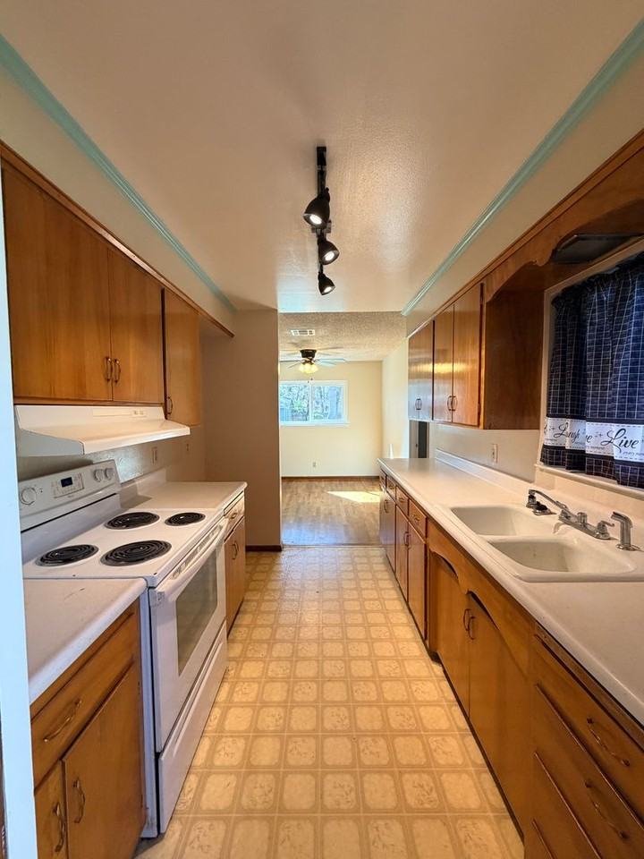 4881 Goodwater Ave - Photo 7 of 29