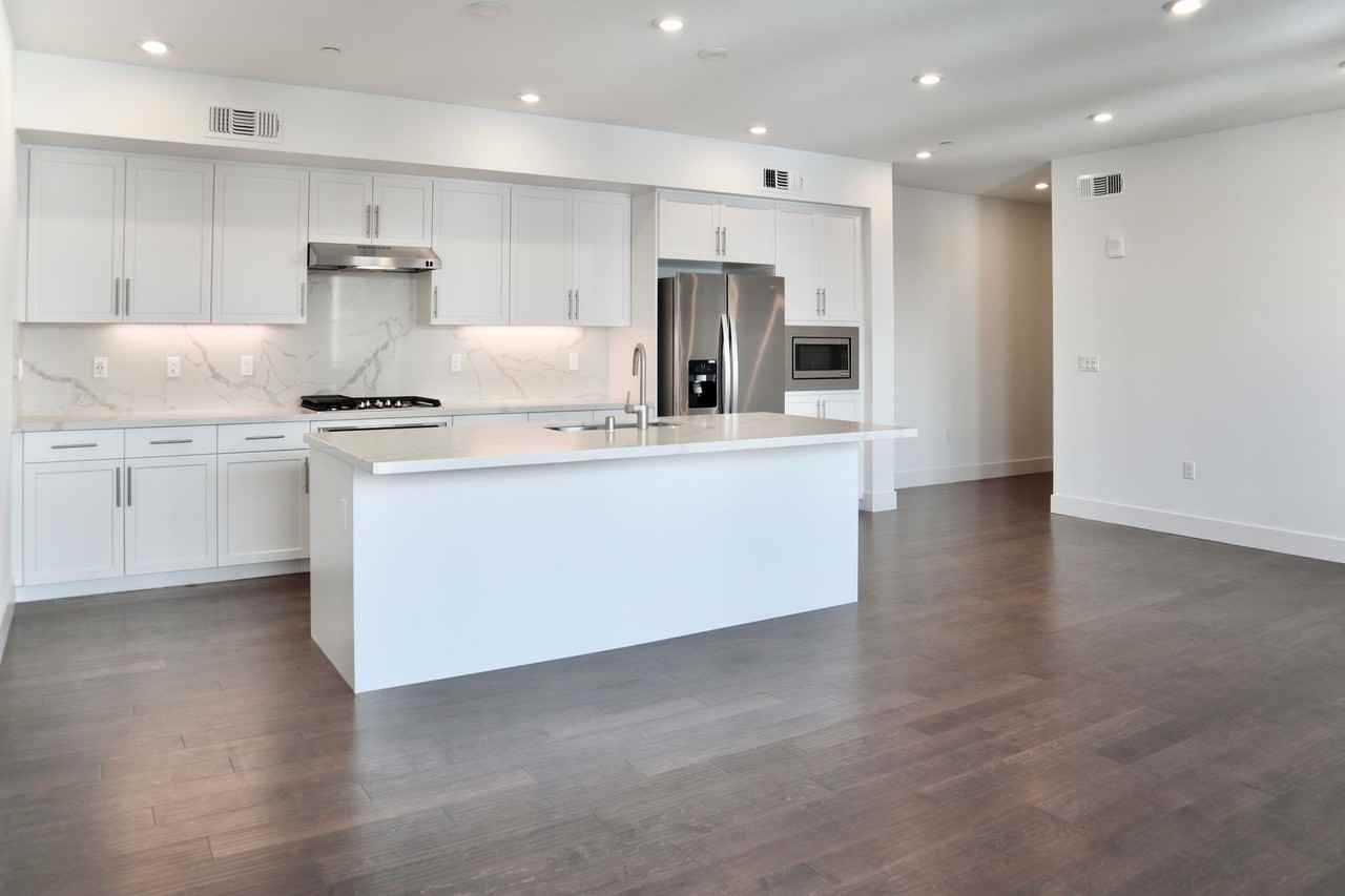 45049 Challenge Cmn #403 - Photo 5 of 32