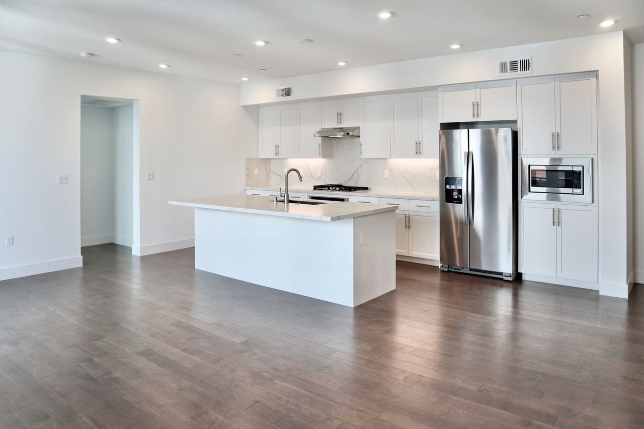 45049 Challenge Cmn #403 - Photo 6 of 32