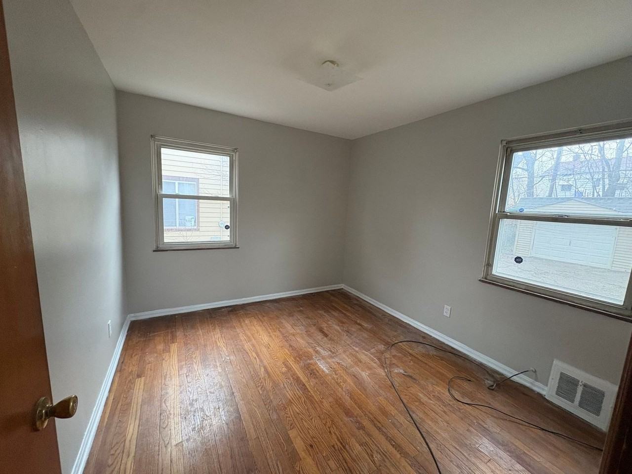 12401 Garland Ave - Photo 4 of 10