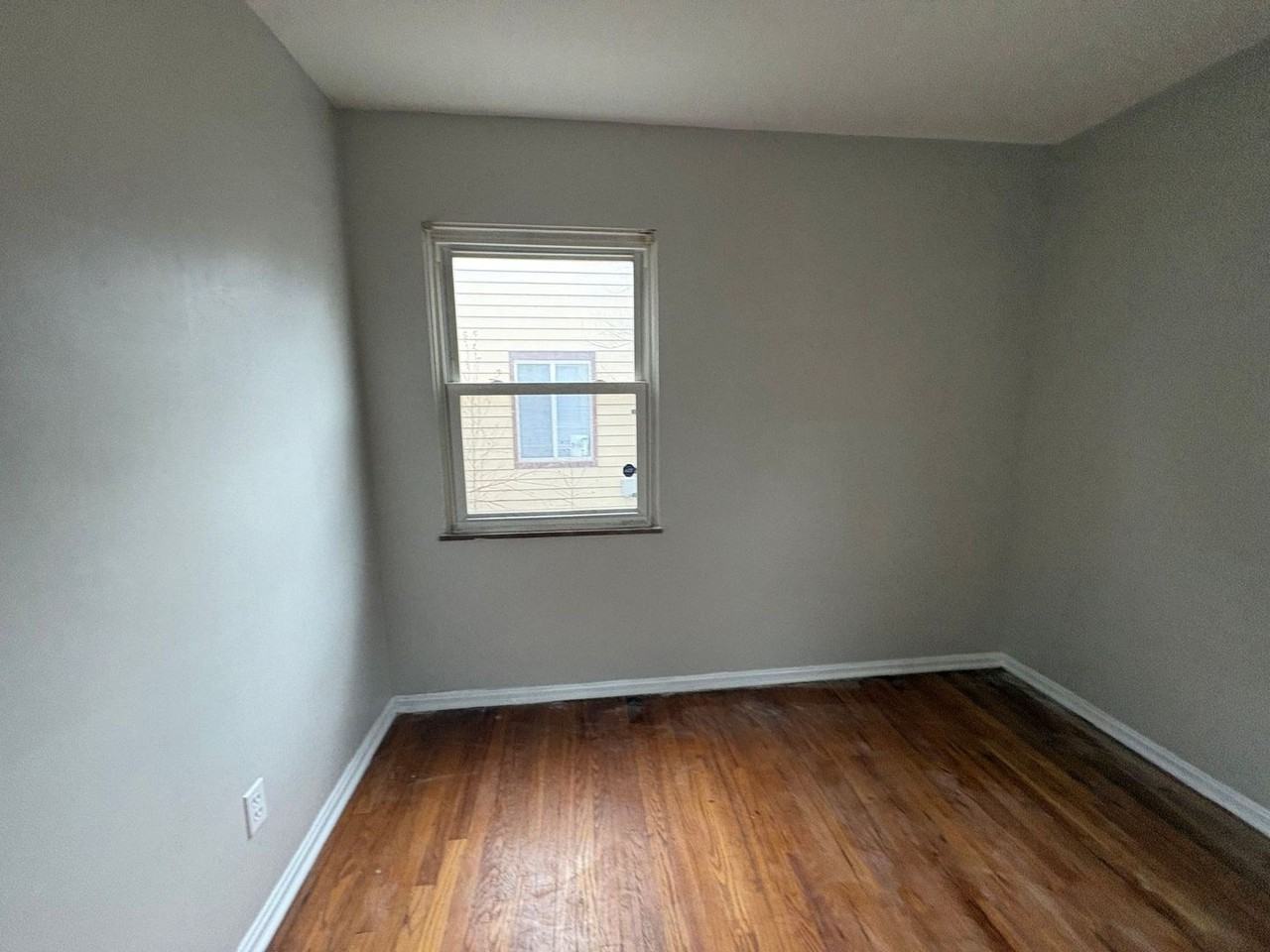 12401 Garland Ave - Photo 5 of 10