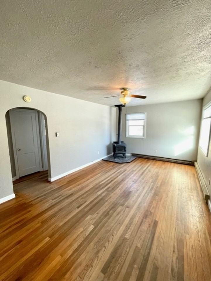 147 Nw 9th St - Photo 2 of 19