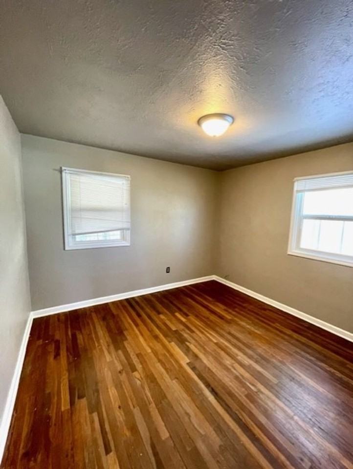 147 Nw 9th St - Photo 6 of 19