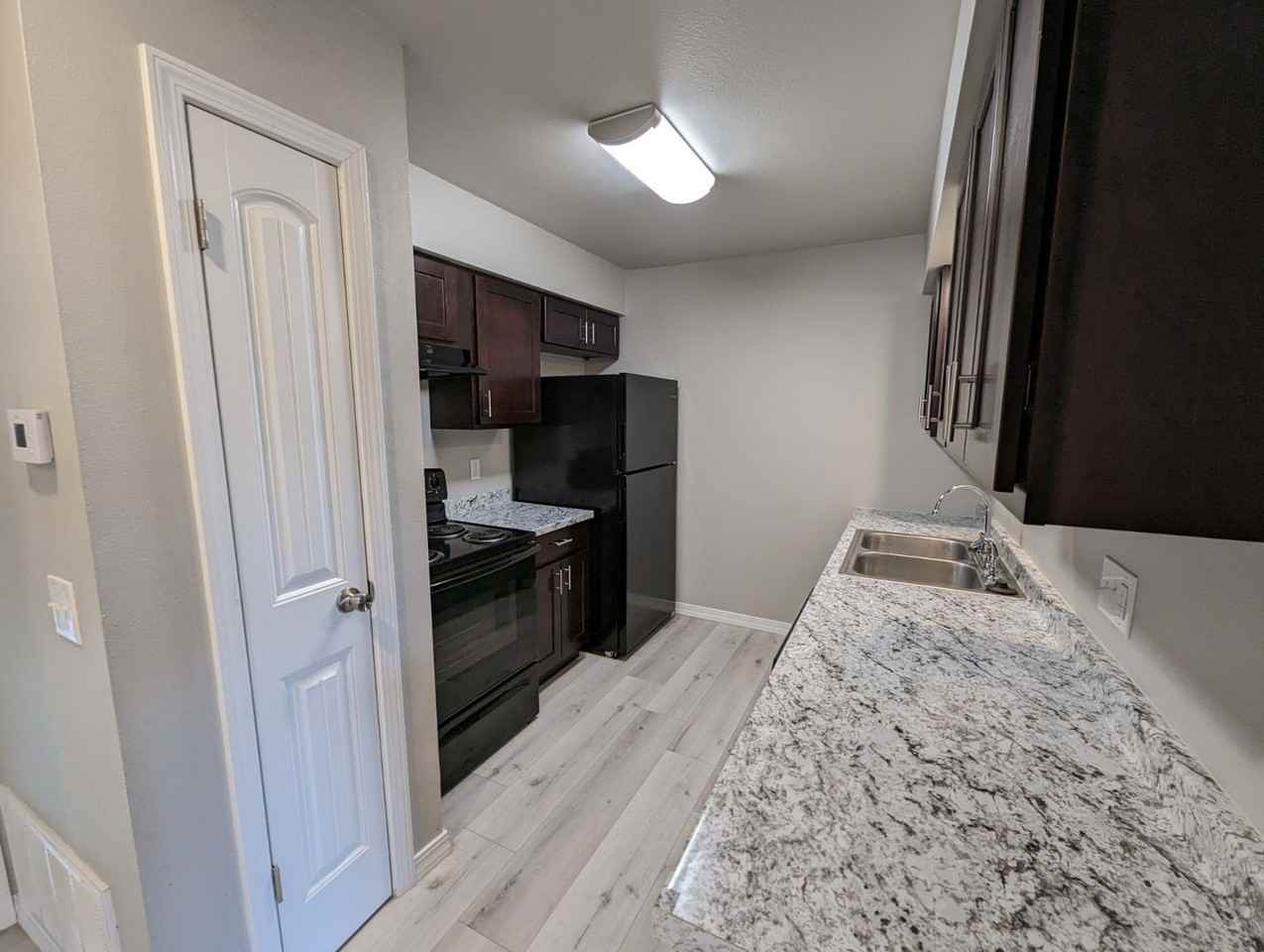 591 E Boswell St - Photo 4 of 7