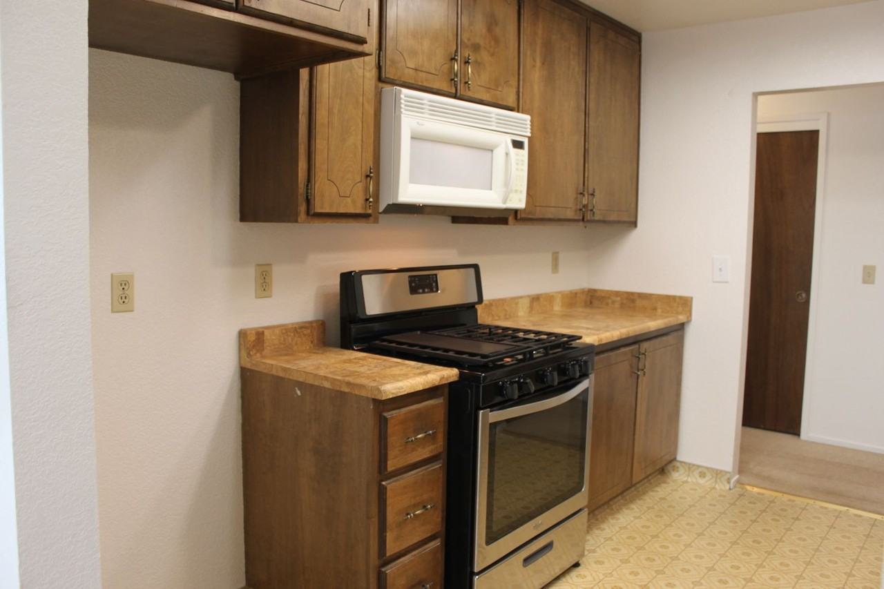 465 Pleasant Hill Ave N - Photo 2 of 16