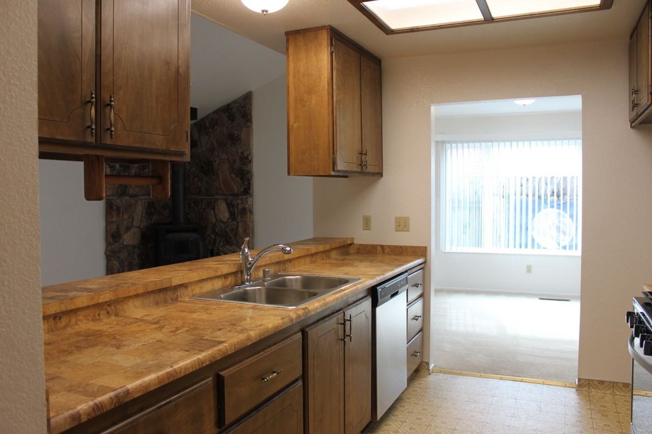 465 Pleasant Hill Ave N - Photo 3 of 16